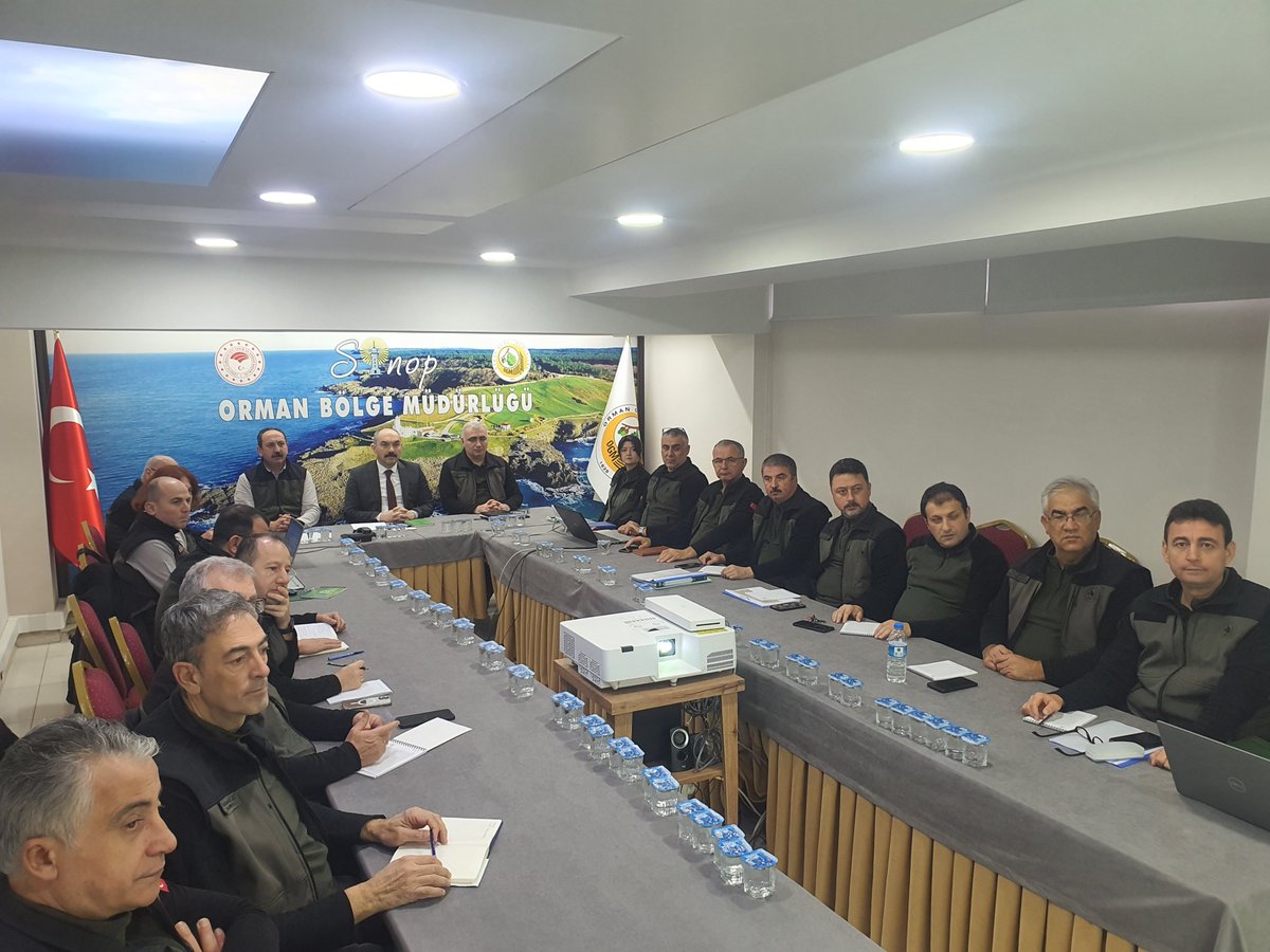 Orman Genel Müdürümüz Sn. Bekir KARACABEY başkanlığında düzenlenen, 2025 yılı aylık program ve faaliyetlerinin ele alındığı video konferans toplantısına, Bölge Müdürümüz Sn. Rıdvan KALELİOĞLU ve teknik ekibimiz katılım sağladılar.