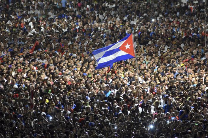 El 19 de febrero del 2000, en la gloriosa arboleda de Baraguá, el pueblo de #Cuba hizo un Juramento de resistir y vencer. Como entonces decimos hoy que  ¡Nadie se rendirá! #IslaRebelde #CubaVencerá