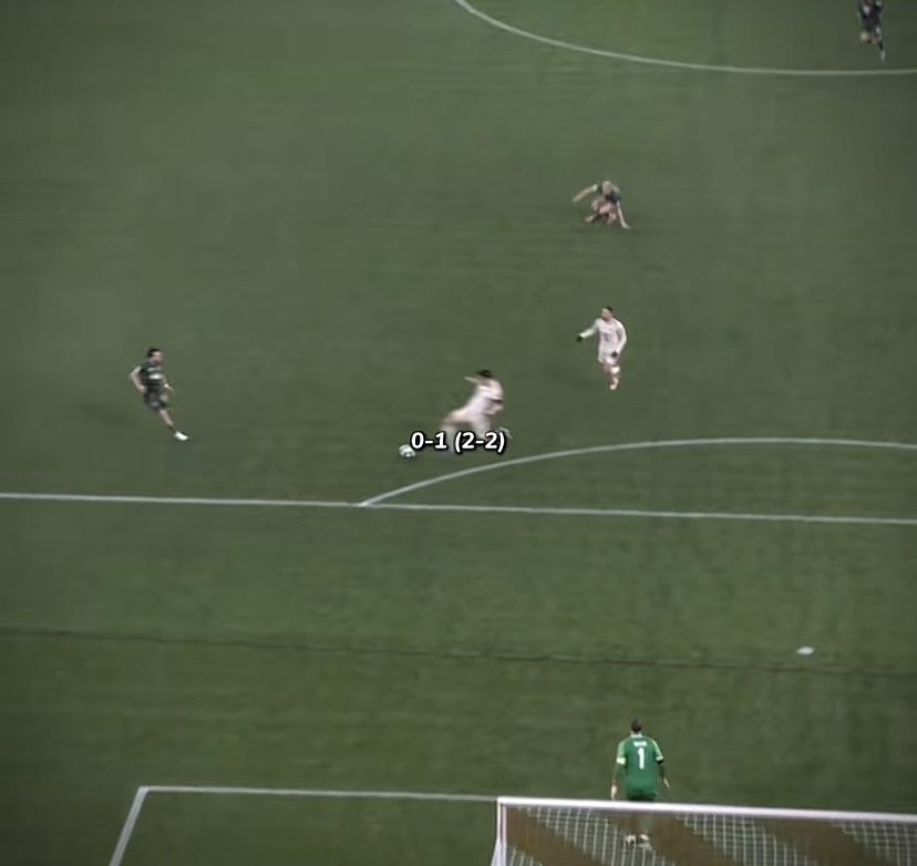 كمية الغباء الي في هذا الشخص لا تطاق ولازال البعض يدافع عنه!!! غريبين والله