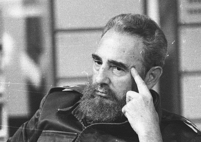 "Los autómatas están sustituyendo a los soldados, los medios masivos a los educadores, y los gobiernos empiezan a ser sobrepasados por los acontecimientos sin saber qué hacer" Fidel 🇨🇺