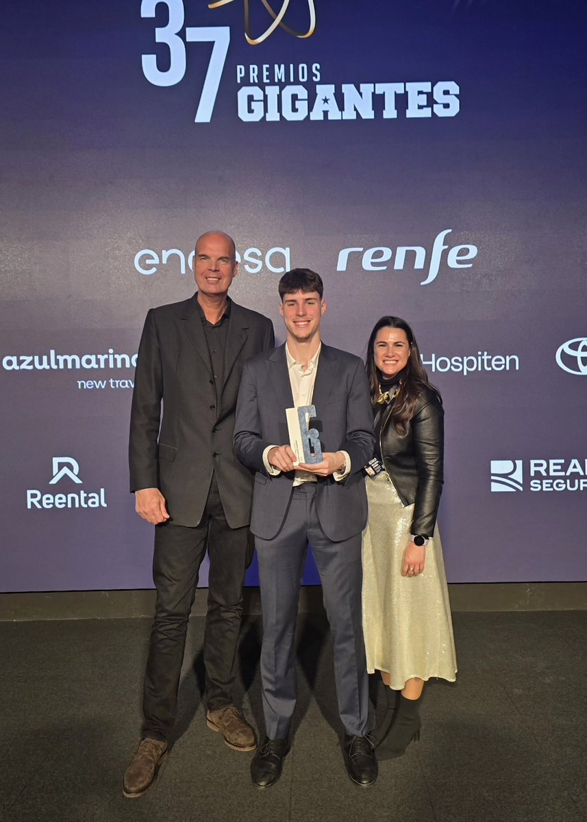 🏅Un año más hemos estado presentes en los Premios Gigantes 2025 <a href="/GIGANTESbasket/">Gigantes del Basket</a>, siguiendo con nuestra apuesta por el deporte de la canasta. 🏀

#Reental #Basketball #Gigantes