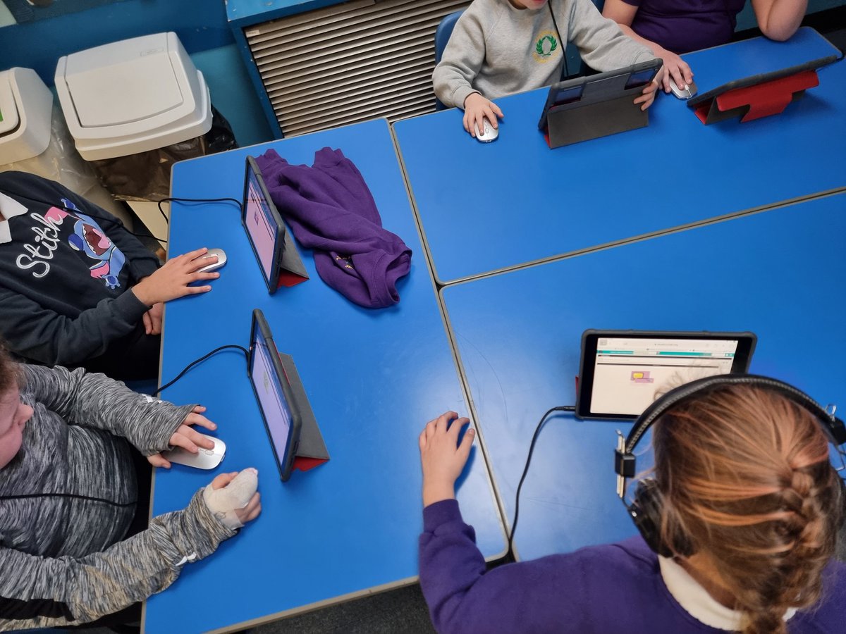 MissSCPS tweet media