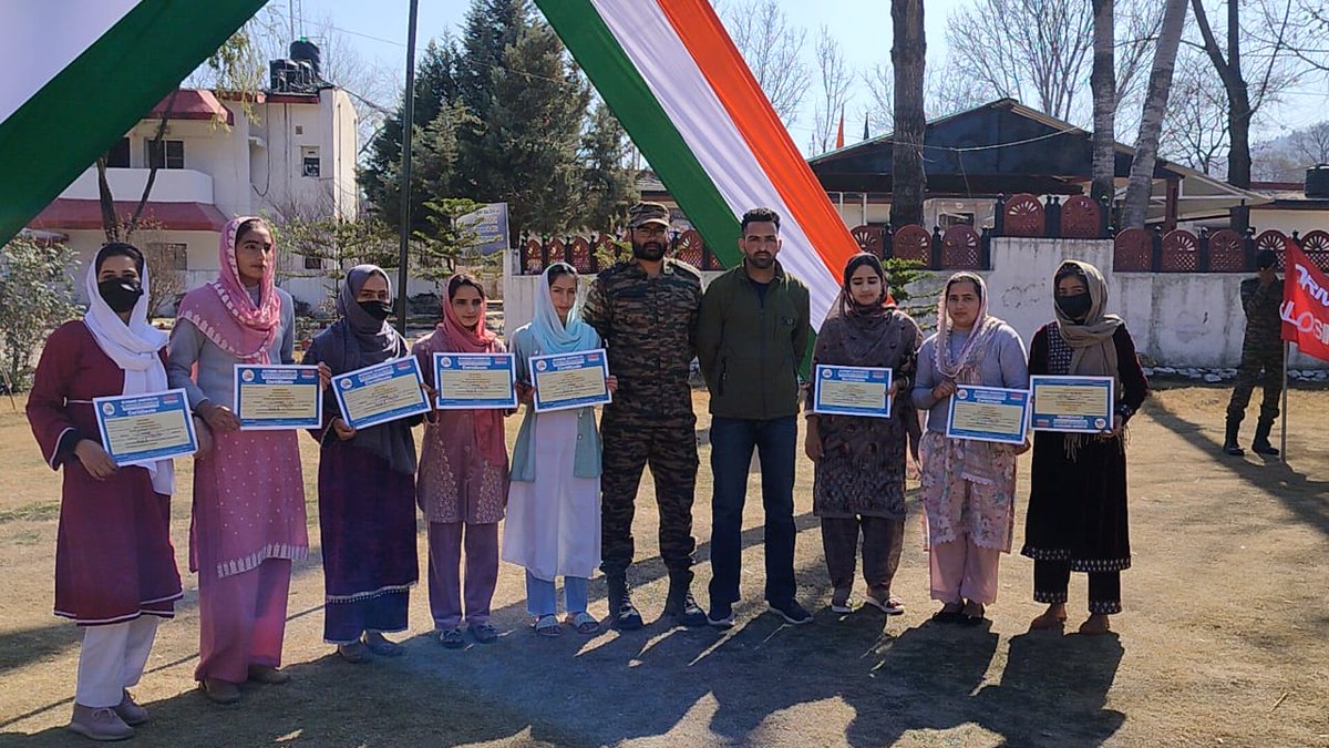 jkmediasocial's tweet image. Indian Army Organized Basic #ComputerClasses For Women At Mendhar, Poonch

This project was aimed at empowering young girls through #education and skill development, and is a testament to the Army&apos;s commitment to the welfare of the local populace and women empowerment.
@adgpi