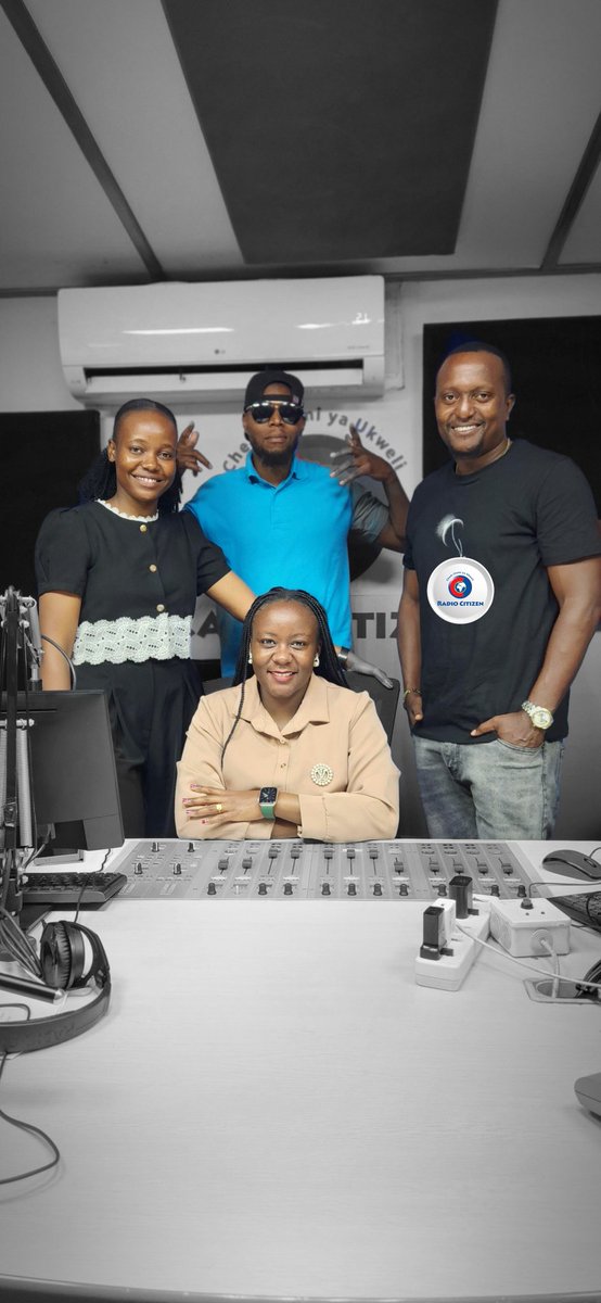 Radio Citizen (@radiocitizenfm) on Twitter photo Karibu ndani ya #MsetoWCW ukiwa na <a href="/mzaziwillytuva/">Mzazi Willy M. Tuva</a> , <a href="/sellyamutabi/">Kadot</a> <a href="/djflashkenya/">DJ Flash Kenya</a> na <a href="/dorcas_owano/">Dorcas Owano</a> na kama kawaida tunapiga miziki kali tokea East Africa na story kibao za mastar . Unasikiliza ukiwa wapi ?
Listen Online :citizen.digital/radio/radio-ci…
#MsetoWCW
#RadioNumberOne Karibu ndani ya #MsetoWCW ukiwa na <a href="/mzaziwillytuva/">Mzazi Willy M. Tuva</a> , <a href="/sellyamutabi/">Kadot</a> <a href="/djflashkenya/">DJ Flash Kenya</a> na <a href="/dorcas_owano/">Dorcas Owano</a> na kama kawaida tunapiga miziki kali tokea East Africa na story kibao za mastar . Unasikiliza ukiwa wapi ?
Listen Online :citizen.digital/radio/radio-ci…
#MsetoWCW
#RadioNumberOne