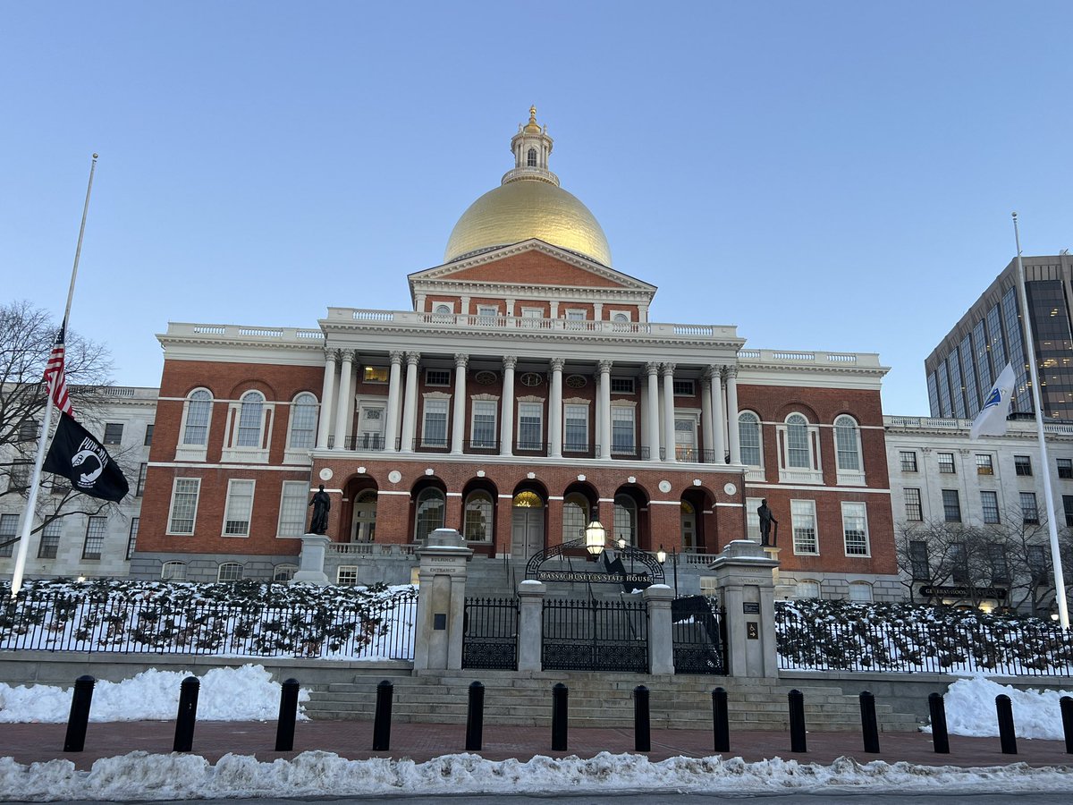 Leadership_One's tweet image. Breakfast on Beacon Hill at the Capitol Coffee House prior to 80th Anniversary IWO JIMA Day ceremonies at the State House 🫡🇺🇸
#SemperFi Marines !! Bright clear today on Beacon Hill 🔆 #SEABEES 

@USMC @RochieWBZ @ericfisher @PeteNBCBoston @4cast4you @clamberton7 @jreineron7