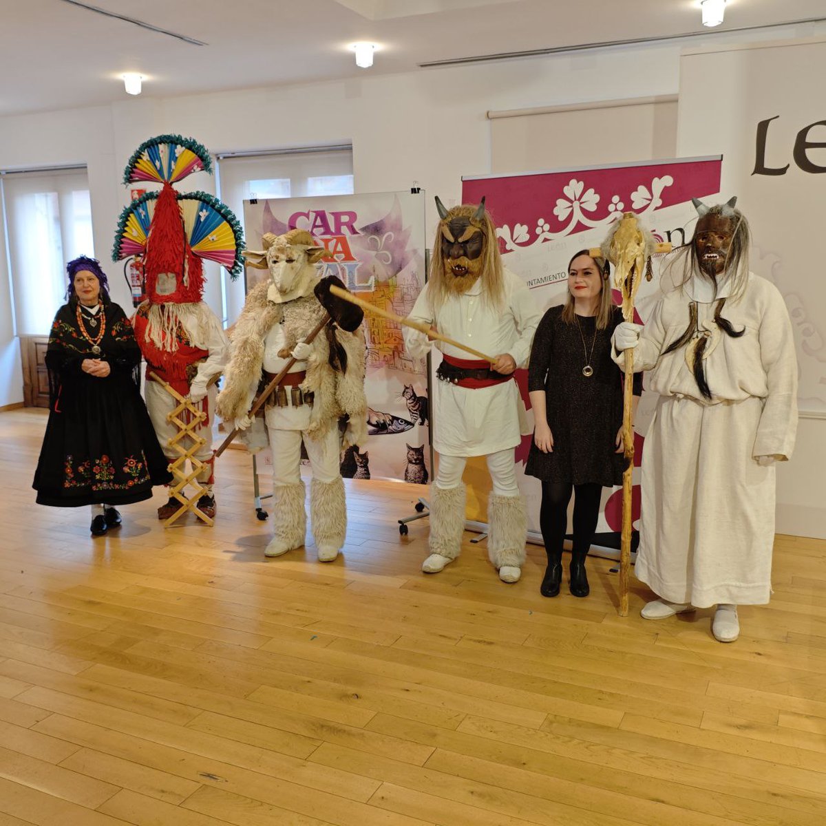 Hoy, 19 de febrero de 2025, hemos estado en la rueda de prensa en la que se  han anunciado las actividades programadas del 28 de febrero al 5 de  marzo con motivo de las Fiestas de Carnaval de la ciudad de León.