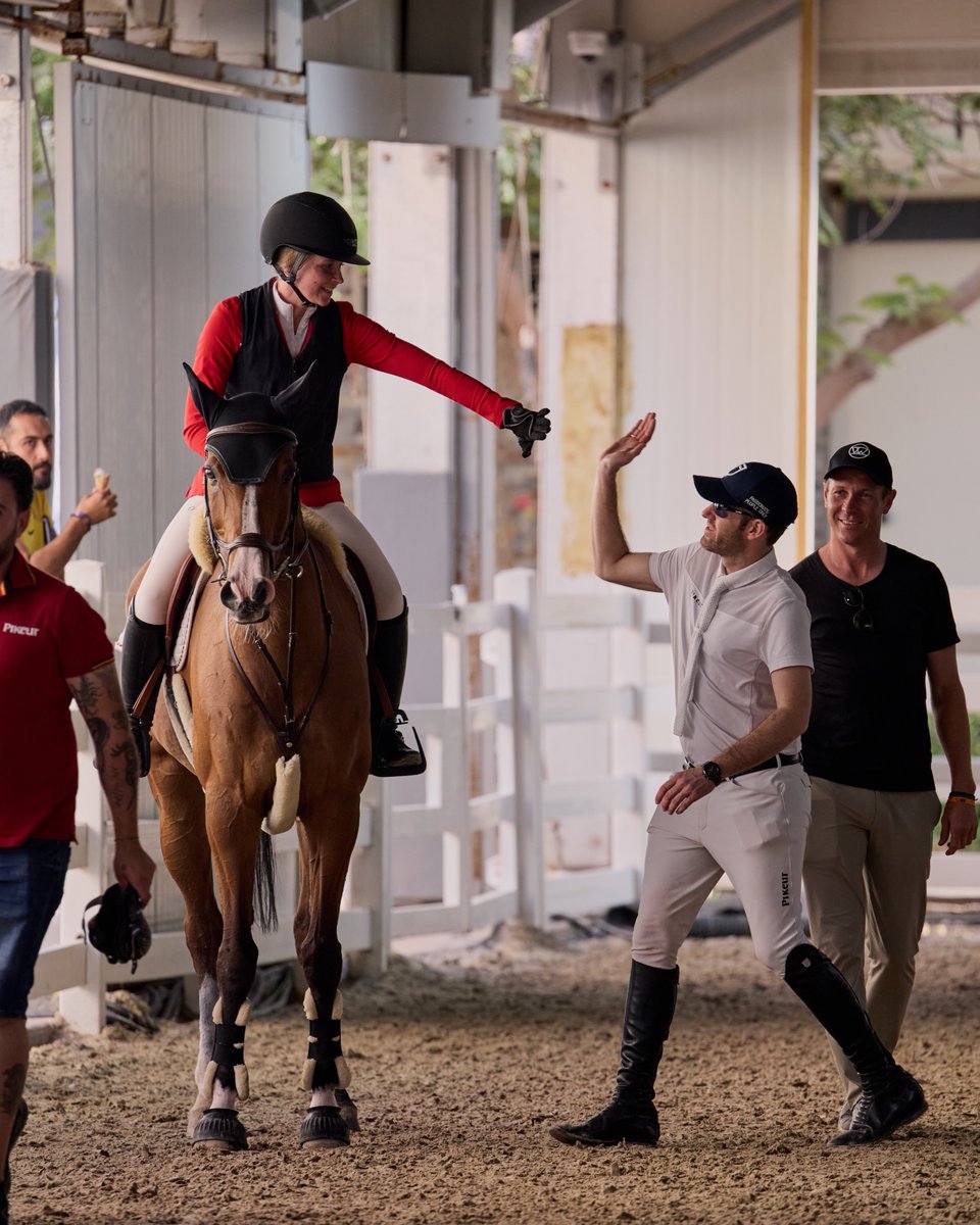 FEI_Global's tweet image. High fives all around! 🖐️✨

Whether you’re riding, cheering, or just soaking up the equestrian vibes this weekend, we’re here for it! 🐴

Drop a🖐️in the comments if you’re heading to the stables!

📸 ©FEI/Liz Gregg

#Longines #AlwaysBelieve #FEIJumping #LonginesLeagueOfNations