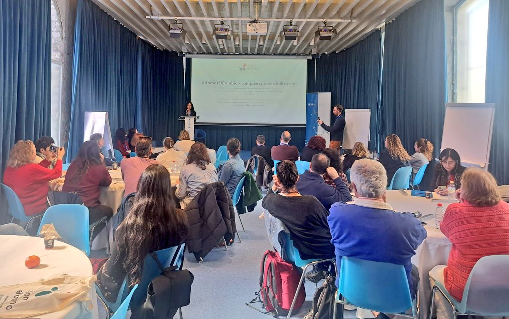 Casaarabe's tweet photo. Como parte de #ReFAL @redespanolafal participamos estos días en la reunión anual junto a 180 entidades bajo la coordinación de @IEMed_
Nuestra directora adjunta Cristina Juarranz ha acudido para compartir experiencias en torno a la renovación cultural en el Mediterráneo https://t.co/tL2v0tpjB8