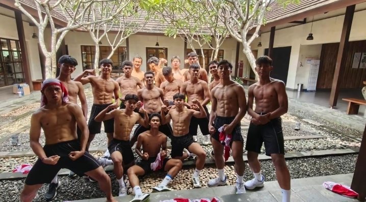 indosupporter's tweet image. Persiapan Piala Asia U17 bulan April mendatang.

Fisik, menjadi salah satu fokus Coach Nova Arianto melatih Garuda Muda U17.

[📸 Coach Nova]