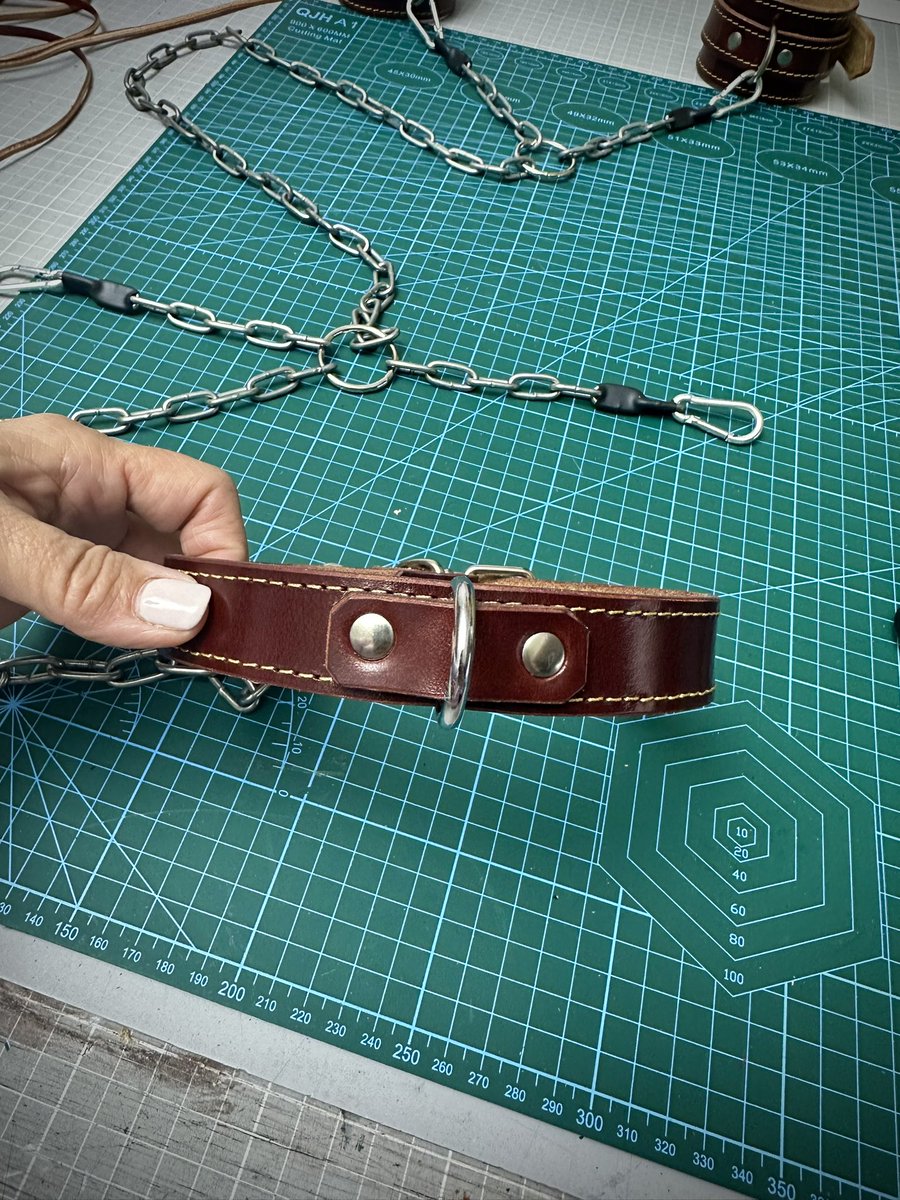 EyLWhipmakers's tweet image. Conjunto de retención realizado por encargo para la @eva_senoritaO @DeSumision58089   
#muñequeras #tobilleras #cadena #collar #hechoamano #porencargo #personalizado #artesanos
