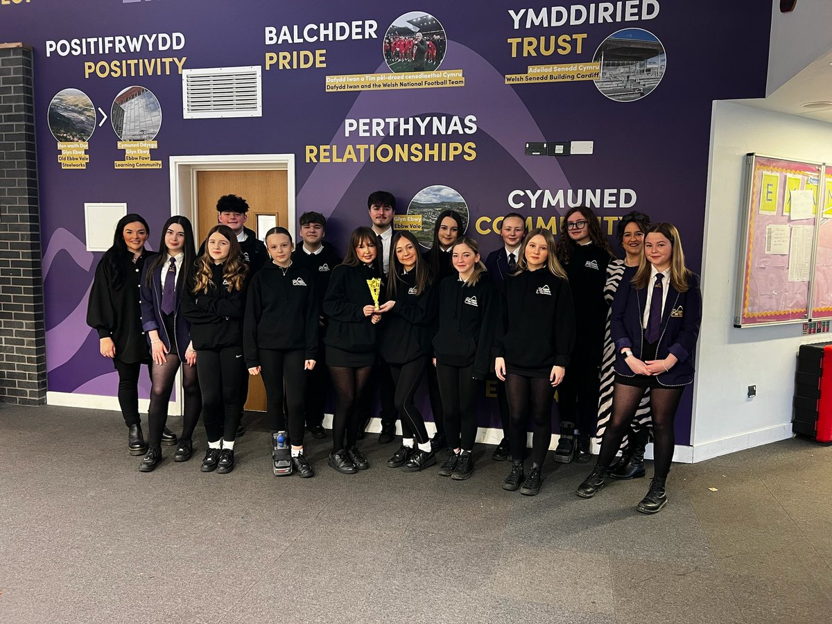 MissMeredith8's tweet image. Criw Cymraeg celebrating receiving the Cymraeg Campus gold award @CSCSiarterIaith @EAS_Cymraeg 🥇
Llawer o ddathliadau i ddod 😃 🎉
@ebbwfawr