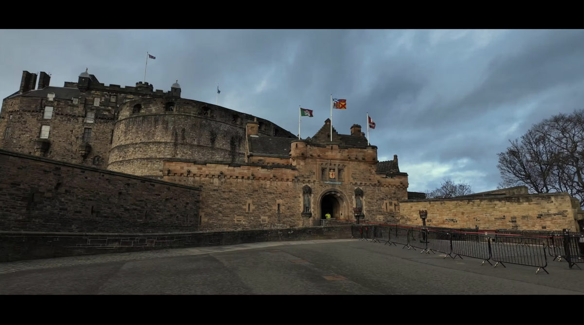 Meet Mackenzie, an apprentice painter responsible for helping to maintain Edinburgh Castle, one brushstroke at a time.
robmcdougall.com/portfolio/appr…