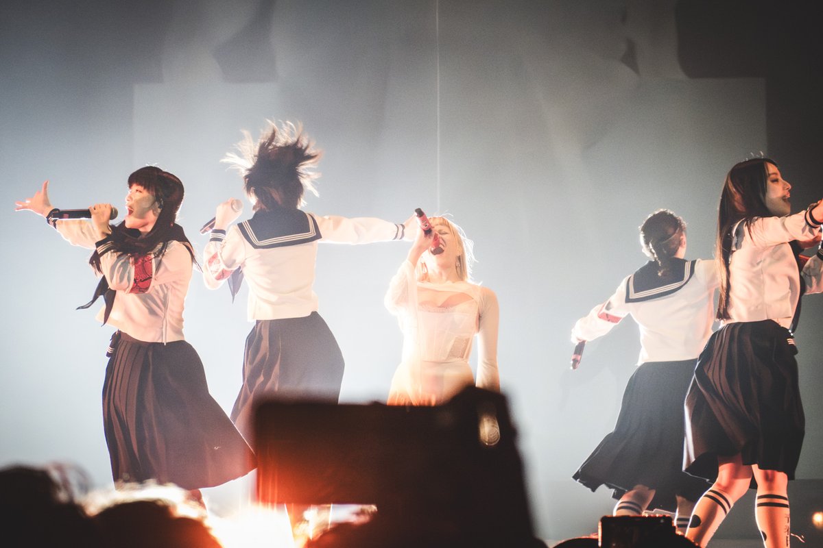 AURORA × ATARASHII GAKKO! ①
・
約6年ぶり?に生で見たAG! めちゃ格好よかった〜〜😘
・
250217＠東京ガーデンシアター
#オーロラWHTTE  #新しい学校のリーダーズ

アンコールでサプライズ共演。先日コラボしたSome Type Of Skinを披露
youtu.be/4sejhAS38Zo?si… <a href="/YouTube/">YouTube</a>より