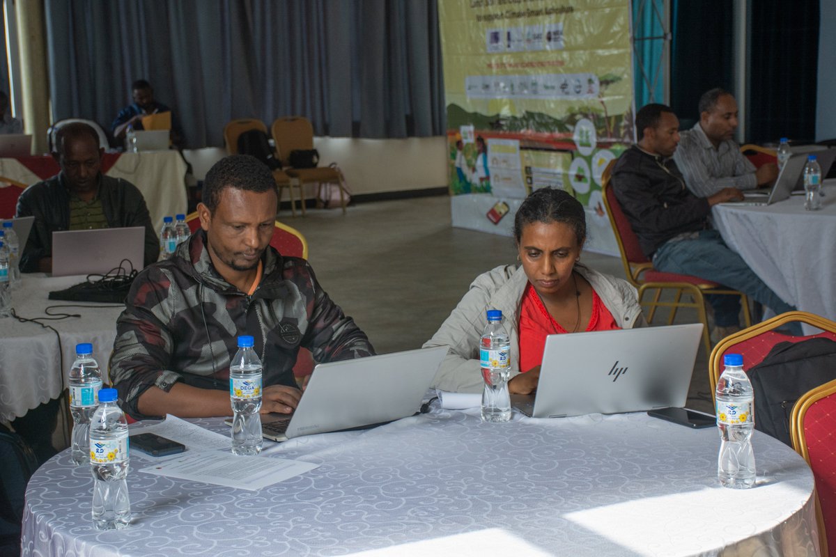 Land Soil Crop Hubs (@projectlsc) on Twitter photo As part of the LSC-IS project, <a href="/ISRICorg/">ISRIC - World Soil Information</a> collaborated with national agricultural research organisations (<a href="/RwandaAgriBoard/">Rwanda Agriculture & Animal Resources Devpt Board</a>, @KALRO, <a href="/InstituteEiar/">Ethiopian Institute of Agricultural Research-EIAR</a>) to deliver Advanced Digital Soil Mapping (DSM) training in Rwanda, Kenya, and Ethiopia.
Read more: lsc-hubs.org/2025/02/18/tra… As part of the LSC-IS project, <a href="/ISRICorg/">ISRIC - World Soil Information</a> collaborated with national agricultural research organisations (<a href="/RwandaAgriBoard/">Rwanda Agriculture & Animal Resources Devpt Board</a>, @KALRO, <a href="/InstituteEiar/">Ethiopian Institute of Agricultural Research-EIAR</a>) to deliver Advanced Digital Soil Mapping (DSM) training in Rwanda, Kenya, and Ethiopia.
Read more: lsc-hubs.org/2025/02/18/tra…