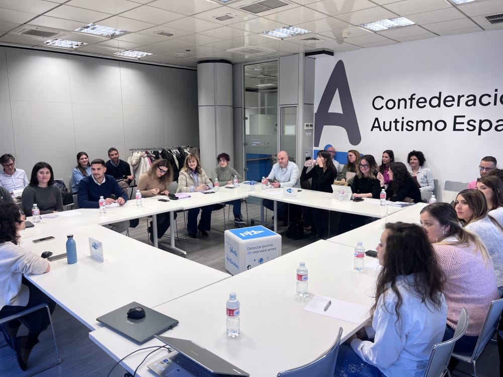 CryptoDomAlts's tweet image. 🔵La pasada semana, nos reunimos en Madrid con más de 25 profesionales de distintas entidades para compartir estado actual del #bbMiradas, un programa pionero en la detección precoz del #autismo

👉🏼En representación de #AutismoBurgos asistieron Javier Arnaiz y Virginia Hortigüela