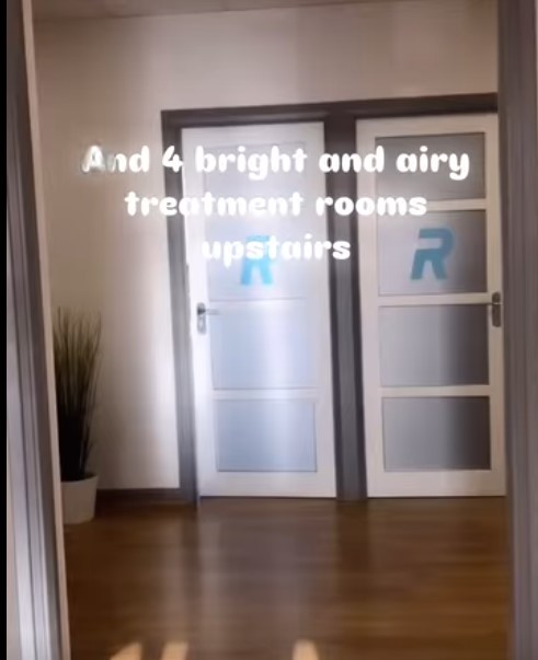 We often get asked what the clinic is like, is there parking, what facilities do we have ? 
Just a few photos of our dedicated space - just off the Sydenham bypass. We hope you love it as much as we do ❤️❤️ #sportsphysio #physiobelfast #belfastphysio #belfast #fitnessjourney