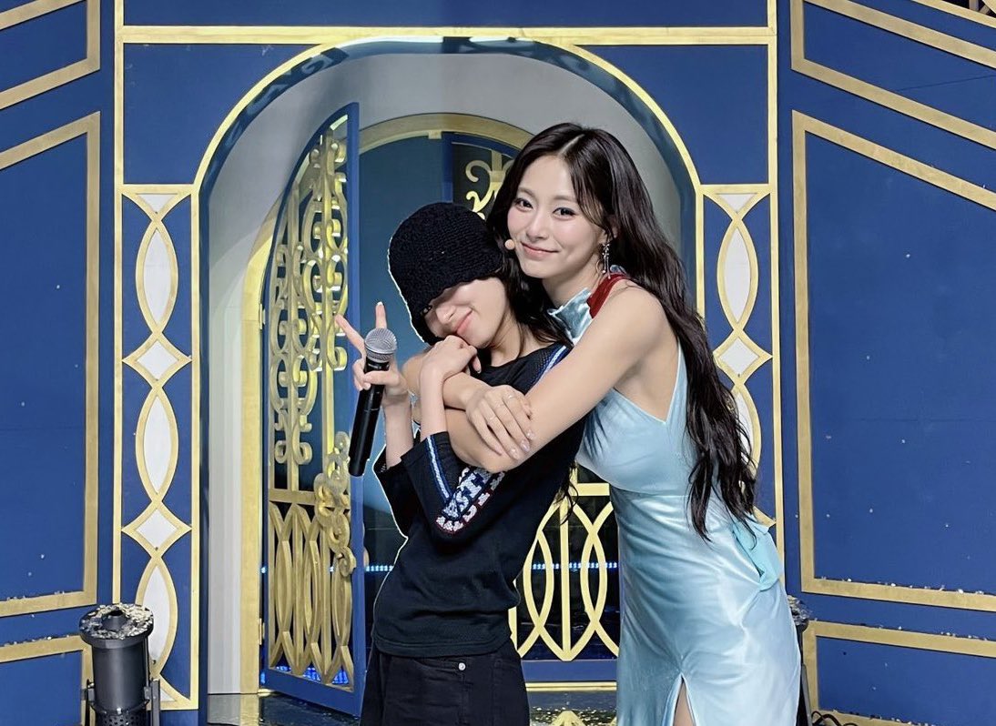 sanadorabel's tweet image. sana &amp;amp; her love for twice. no matter how tired she is, she always shows up 🥹

back from milan, went to inkigayo the next day to support nayeon

back from japan, went to mcountdown the next day to support tzuyu

back from singapore, went to dahyun’s movie premiere on the same day