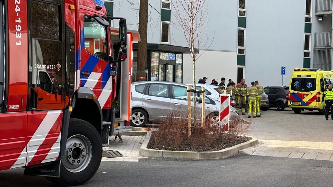 Man weigert huisuitzetting en gooit vloeistof over agenten