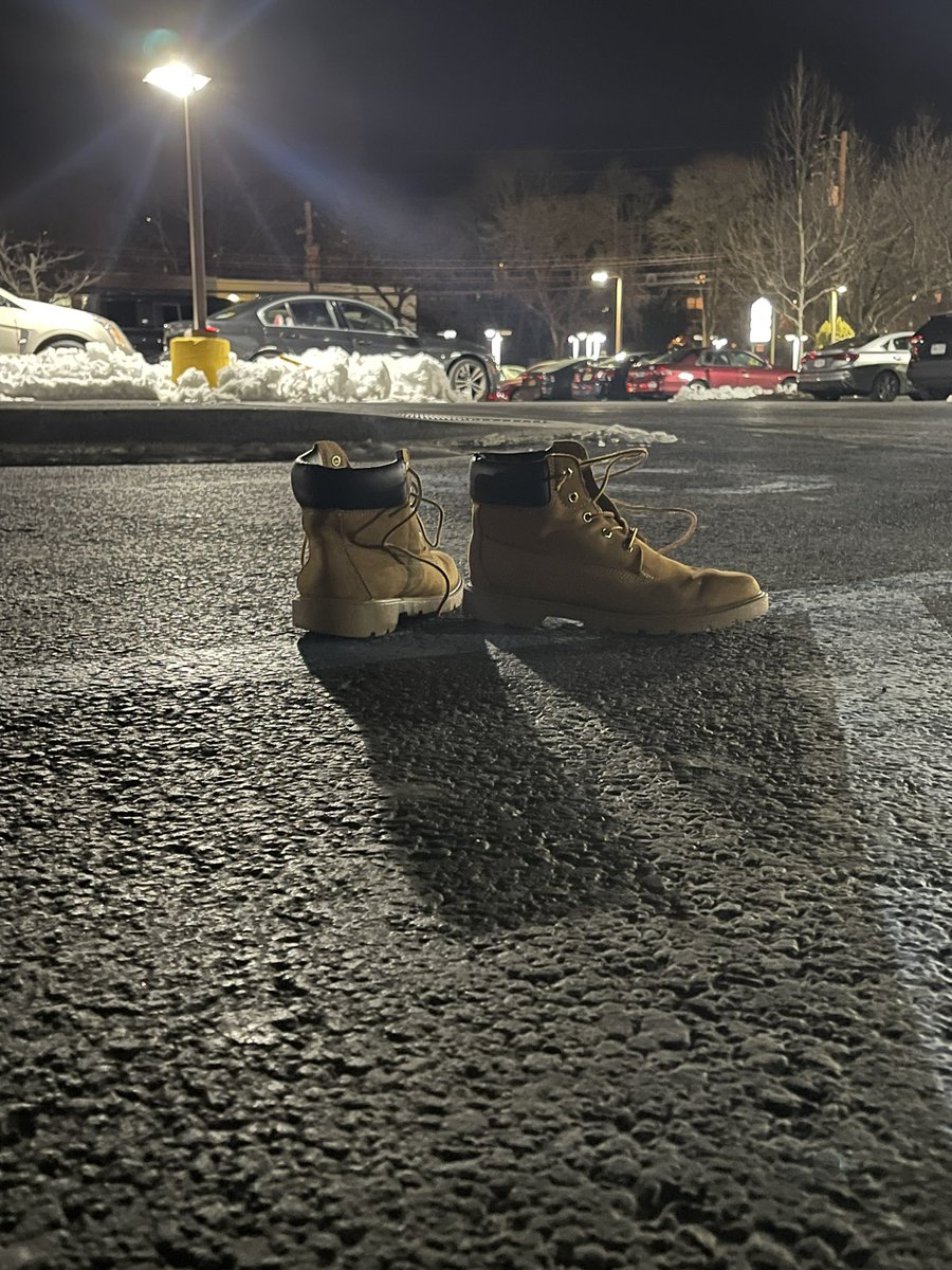deanelchanger's tweet photo. Left behind. Fresh Timbs. Deadass B. https://t.co/x1VeARI90W