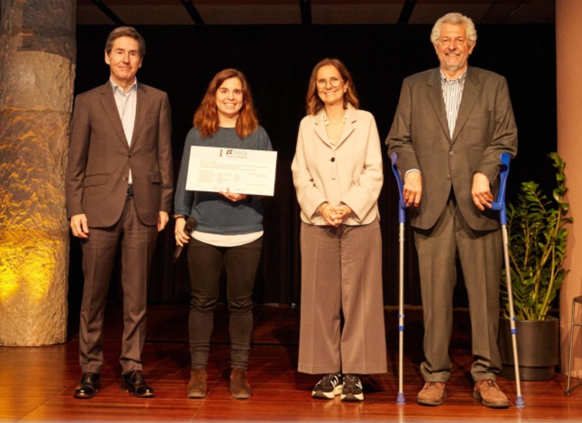 El proyecto PREM RENAL galardonado con la I Beca Tono Tombas, un reconocimiento destinado a fomentar la participación de pacientes en la mejora del impacto de la enfermedad renal crónica en su vida cotidiana. <a href="/TransplantSCT/">SCT-Fundació Catalana de Trasplantament</a> <a href="/aderfoundation/">ader</a> 🔗VANGUARDIA  bit.ly/4k7pJUk