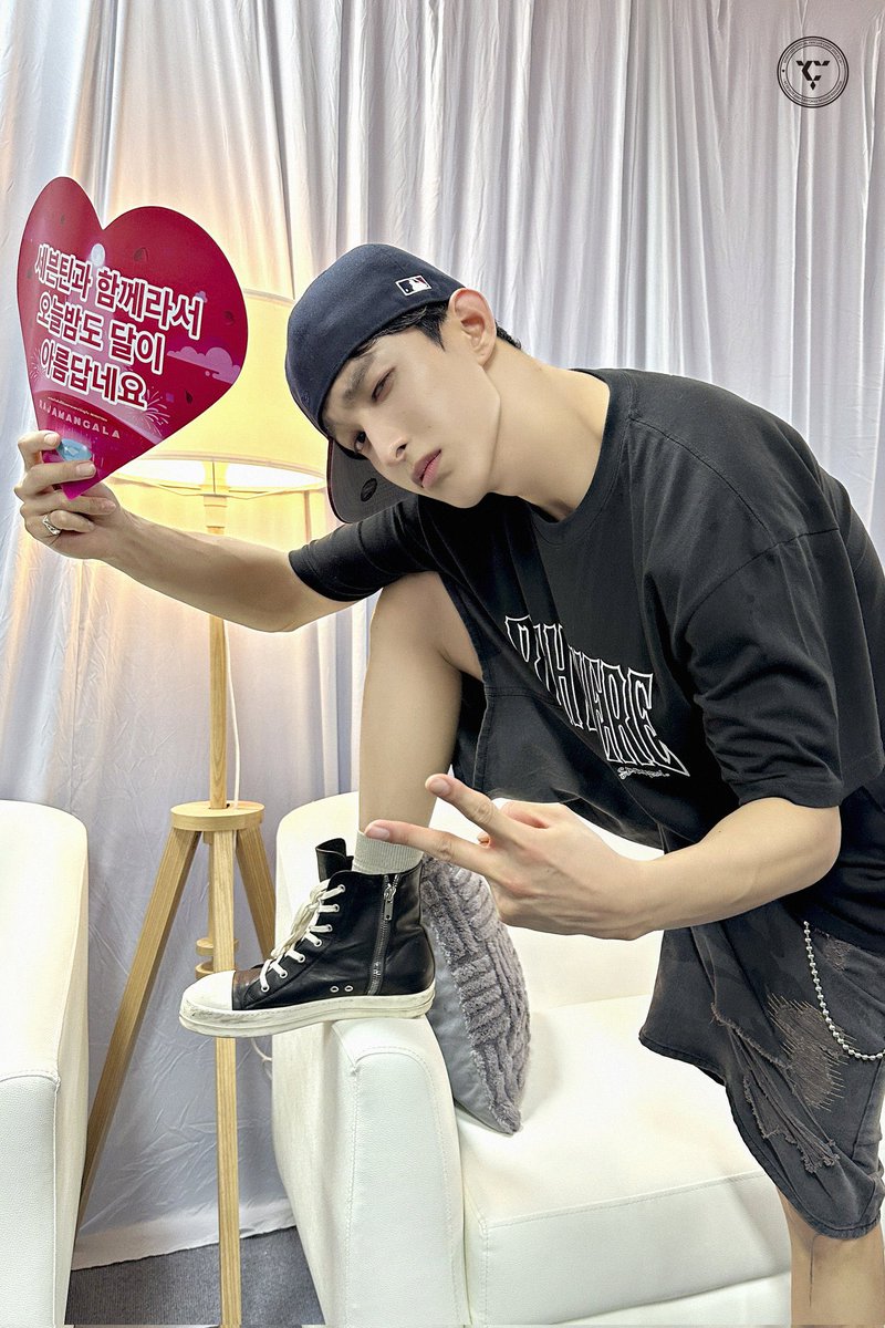 me personally loves dokyeom being just the way he is. the way he differs from his members, the way he does whatever looks fun for him without thinking abt the trends or whatever! he does himself so good and he is just so iconic with that