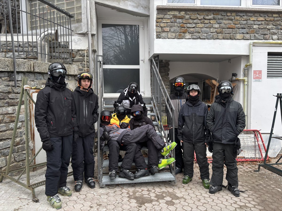SJP Ski tweet media