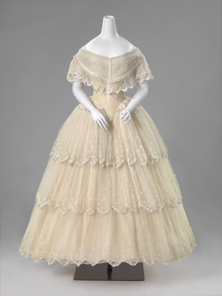 wikivictorian's tweet photo. Evening dress, 1850-56. Netherlands. Rijksmuseum. https://t.co/QKiJKwIclX
