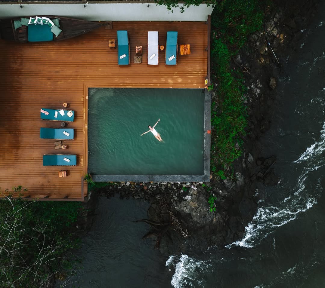 Prudential_KE's tweet photo. Lemala Wildwaters Lodge, nestled in a wild rainforest surrounded by the River Nile's rushing waters in Uganda, offers a solitary and private retreat immersed in nature. https://t.co/MrPzoigIL0