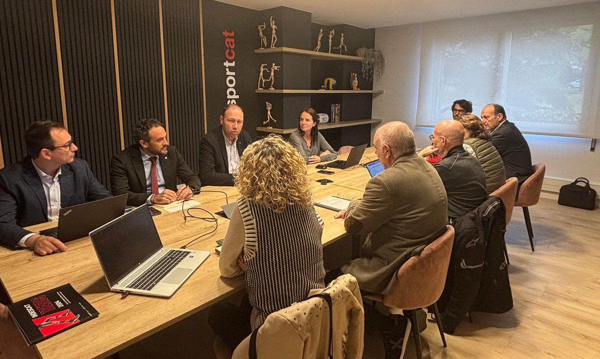 b5alvarez's tweet photo. 👥 Trobada molt profitosa amb @indescat, el clúster català de la indústria de l’esport

👉 Hem conegut els projectes de l'entitat, amb impacte en l'ecosistema esportiu, per poder establir un full de ruta conjunt per enfortir un sector clau

#Esport360 #Esportcat #ElGovernDeTothom https://t.co/HqgV5iKtP4