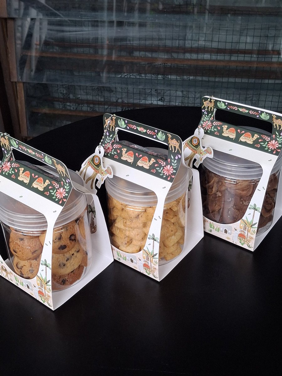 legateaumanith's tweet photo. FRIENDSSS RAYA PACKAGE SUDAH BISA DIPESAAAN. Pengiriman mulai pertengahan Ramadan, last order 21 Maret yaa. Bisa di list dulu dari sekarang 😇💚 

p.s aku ada free tester kukernya kalo beli brownies yeah (tp jakarta tangerang area only, maap takut jadi bubuk kalo jauh jauh) https://t.co/IFdL6ltvIG