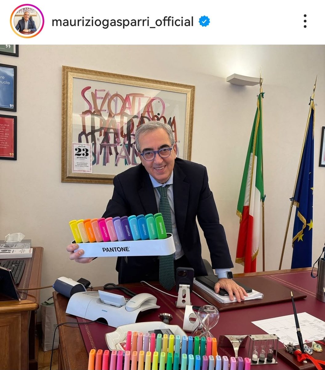 CrazyItalianPol's tweet photo. Senator Maurizio Gasparri shows off his impressive collection of markers

Feb 19, 2025 https://t.co/c3BUsiH2dK
