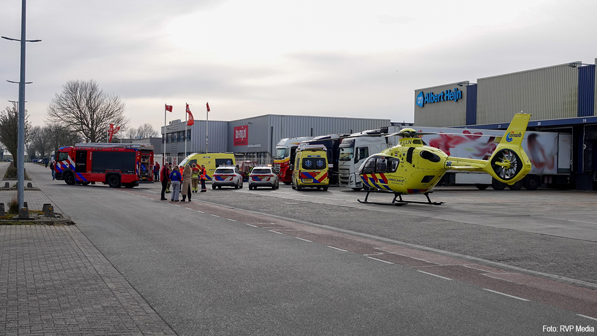 Traumahelikopter landt bij distributiecentrum AH