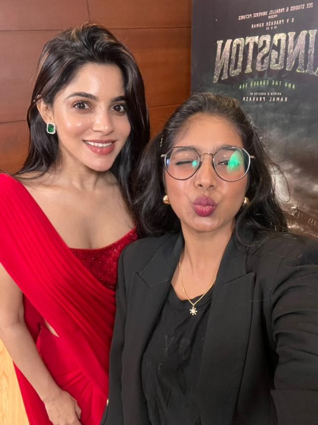 GkJs0nVXgAAinHN?format=jpg&name=900x900