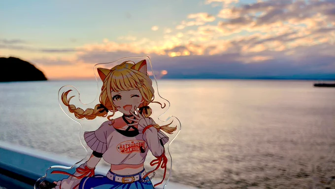 これは去年まねきコラボ初日にことねをお迎えに行ってテンション上がってそのままことねと江ノ島デートした時の写真 あとおれを凹ませることしか書いてないおみくじ(江ノ島で引いた)