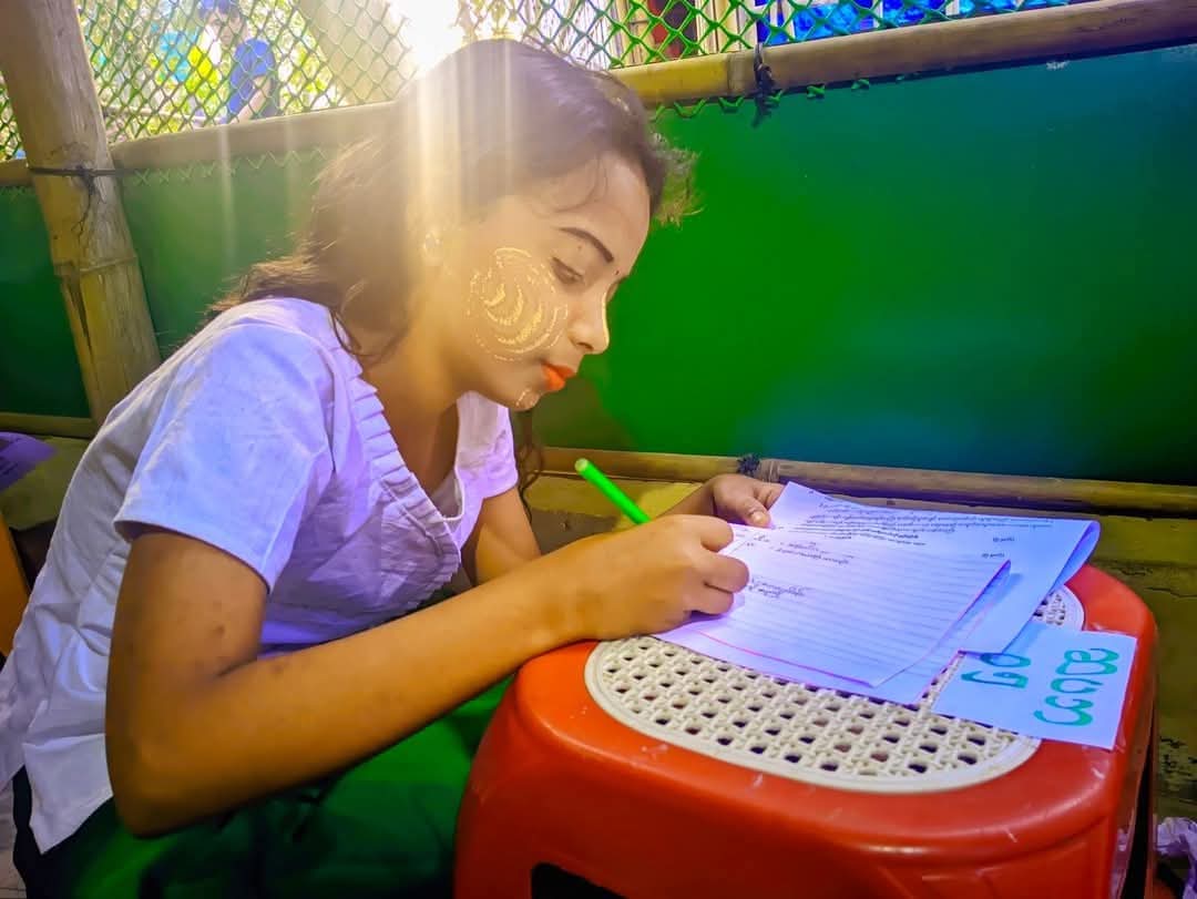 NoorFightsGBV's tweet photo. Refugee-led schools are pillars of #Rohingya education in camps, ensuring safe access for girls &amp; quality learning. 

While volunteer teachers deliver formal education with dedication, NGO schools struggle with inexperienced teachers. These schools deserve int'l recognition! https://t.co/FzejmjSpjy