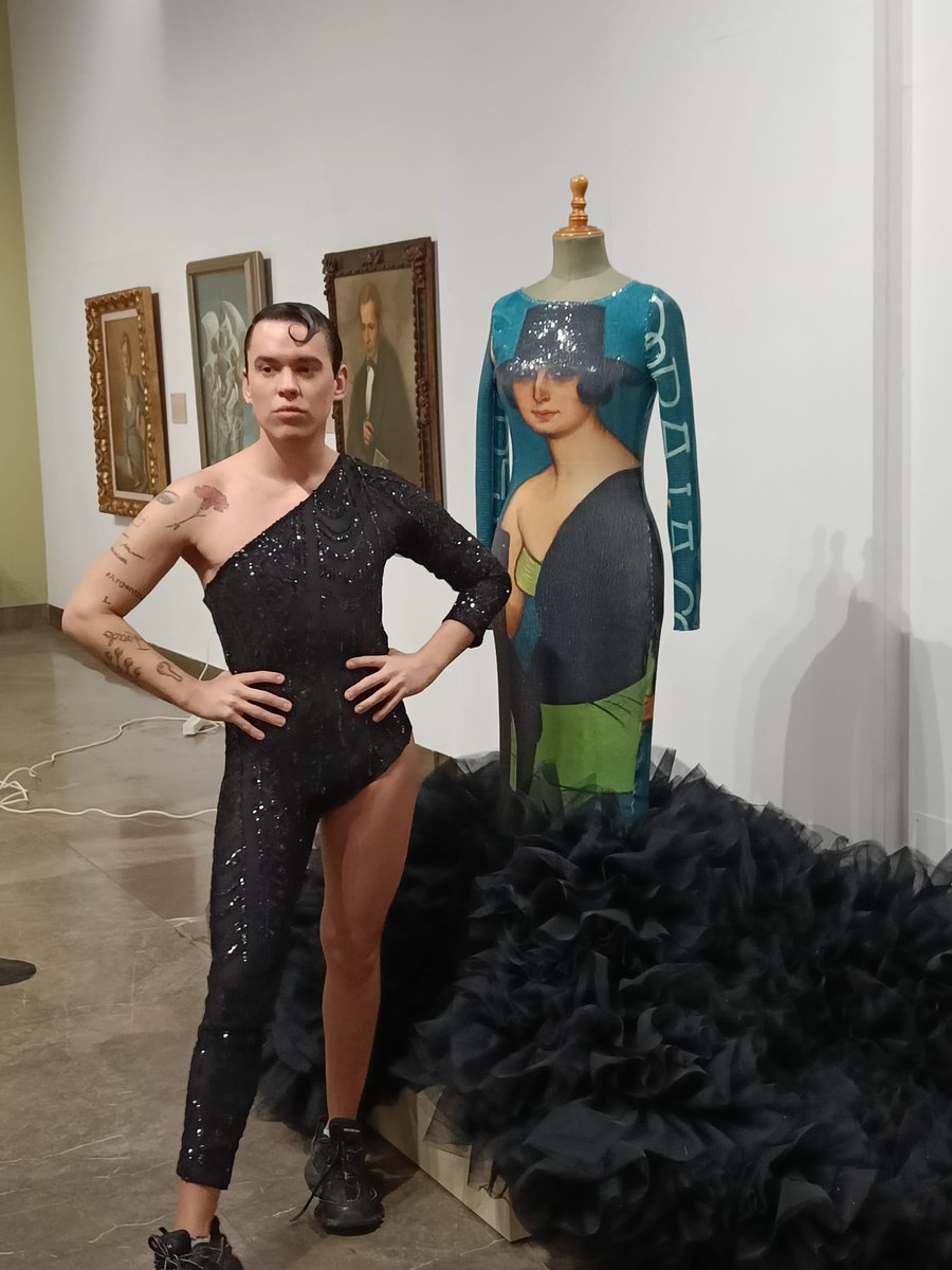 MBACordoba's tweet photo. Hoy en el @MBACordoba  el diseñador cordobés José Perea @ModaPerea nos ha sorprendido a todos con su nueva creación inspirada en la obra de @RomerodTorres  Dora la cordobesita. Os dejamos algunas imágenes https://t.co/pOJWpEzGjA