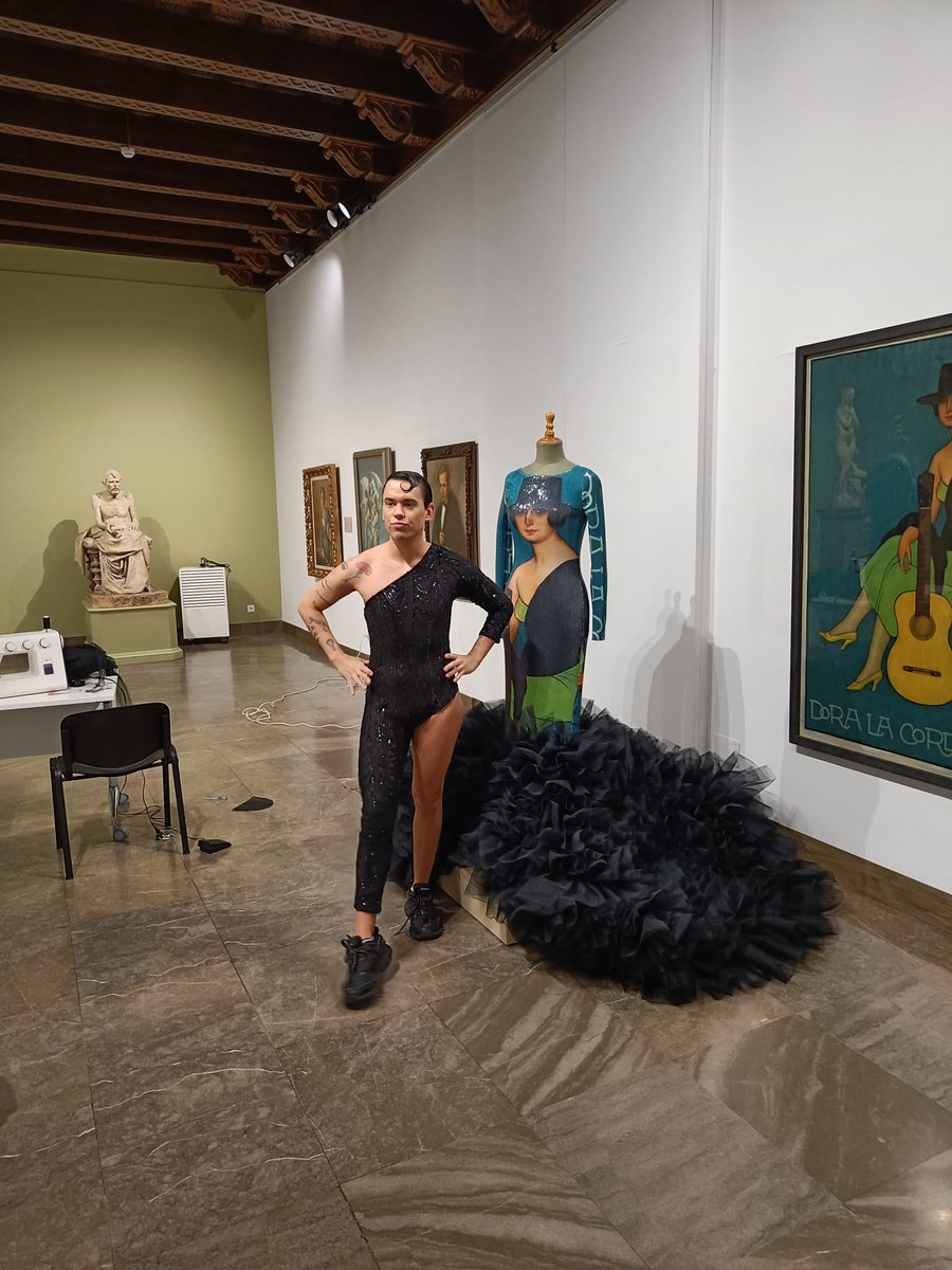MBACordoba's tweet photo. Hoy en el @MBACordoba  el diseñador cordobés José Perea @ModaPerea nos ha sorprendido a todos con su nueva creación inspirada en la obra de @RomerodTorres  Dora la cordobesita. Os dejamos algunas imágenes https://t.co/pOJWpEzGjA