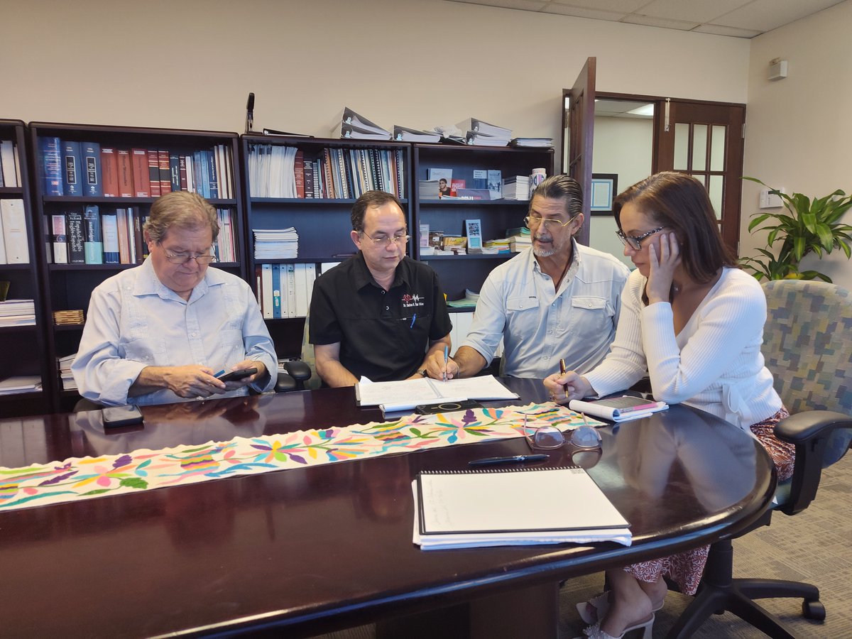 Hoy la ACLU- PR, bajo la dirección de la Lcda. Annette Martínez Orabona, y el #ColegiodeMédicosCirujanos de Puerto Rico, presidido por el Dr. Carlos Díaz, hicieron un acuerdo de colaboración entre las organizaciones.  #PdC331 #estamosaquí #aclupr #nadieesilegal #DerechosHumanos