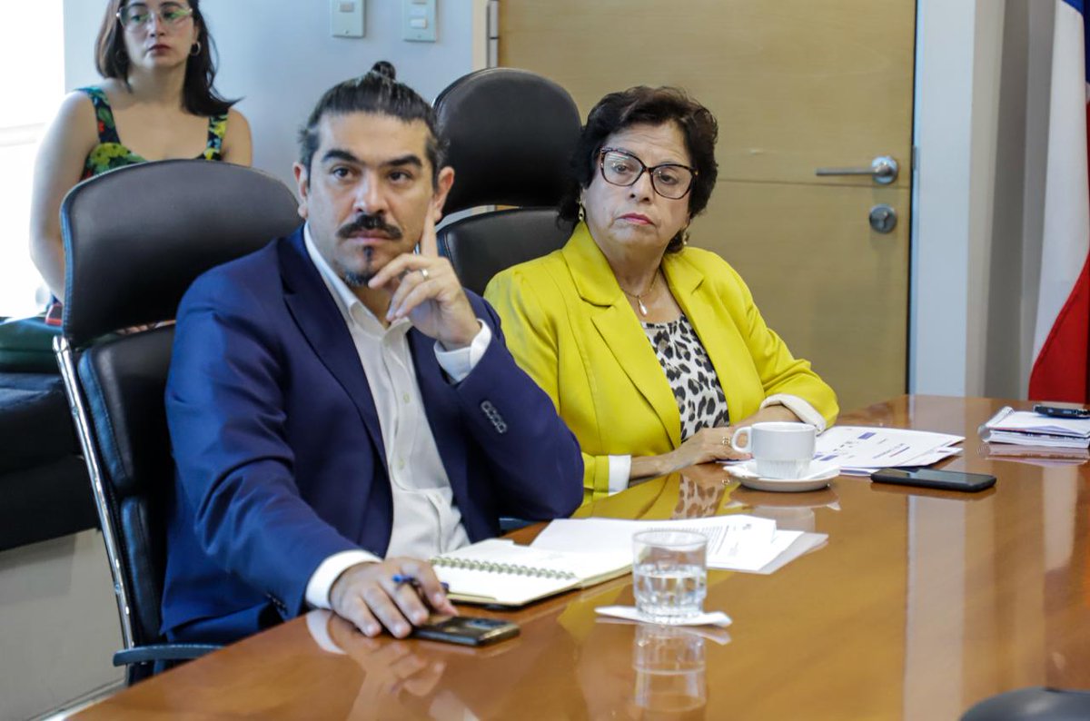 El ministro(s) Maximiliano Proaño presidió el Consejo de Ministros para la Sustentabilidad y el Cambio Climático (CMSyCC), donde se aprobó el Reglamento del Sistema de Compensaciones de Normas de Emisión, que incentivará la reducción de emisiones de gases de efecto invernadero.