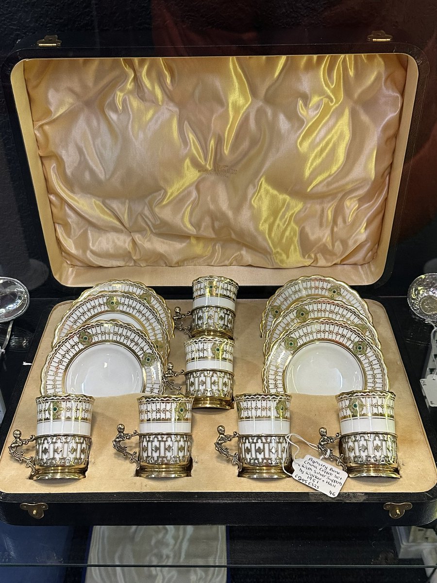 astraantiques's tweet photo. This beautiful Aynsley Walker & Hall coffee set with silver supports can be found down stairs in the Vault here at @astraantiques.
Now open until 5pm
#unit46 #1951 #aynsley #coffeeset walkerandhall #bonechina #astraantiquescentre #hemswell #lincolnshire https://t.co/yXFW8M4zE6