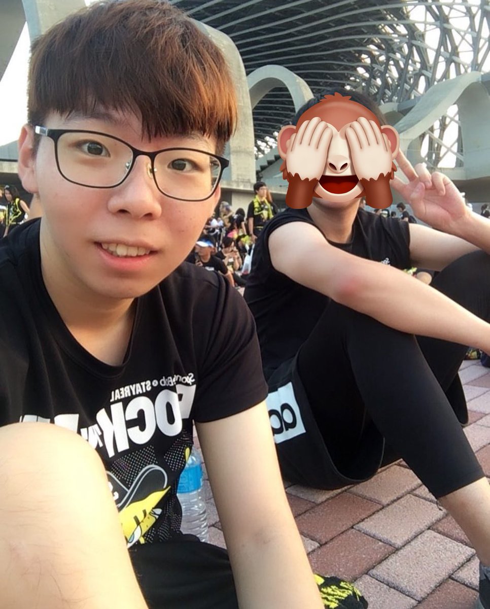 2017年的me
然後這件衣服我穿到現在健身還在穿🤡