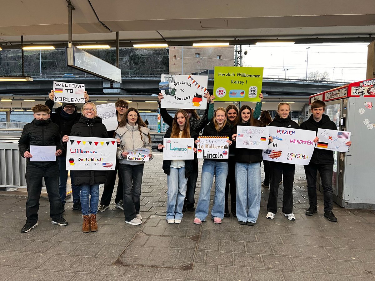 niskygerman's tweet image. 🇺🇸🇩🇪Our Niskayuna-Koblenz Exchange is in full swing! 14 Niskayuna German students have been in Germany since last Friday. They toured Berlin for 4 days &amp;amp; are now w/their exchange partners in Koblenz where they will attend school, give lectures, &amp;amp; use their German language skills.