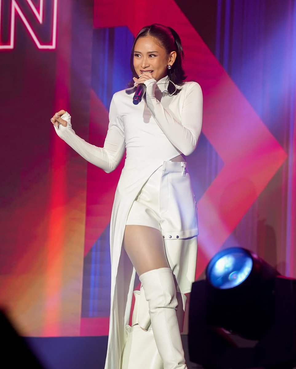 GORGEOUS! 🔥 The fit is perfect. 
<a href="/JustSarahG/">Sarah Geronimo</a> #SarahGeronimo 

©️ poproyaltylooks