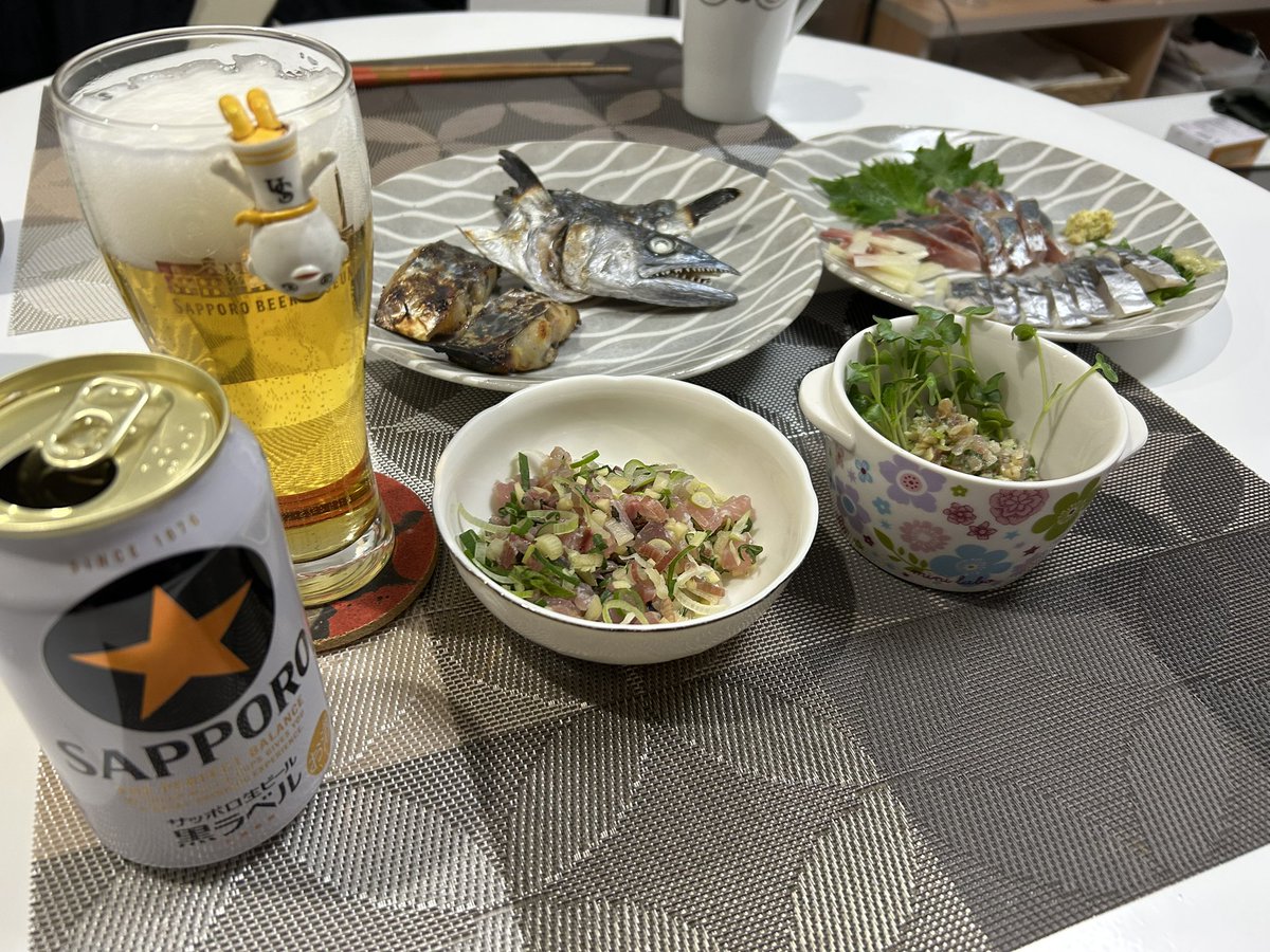 doitch_'s tweet photo. #今日のビール は #サッポロ ・ #黒ラベル 。
アジづくし3日目。
昨日はサワラのきずし、アジの丸ごと塩焼き、アジのタタキ。
今日はサワラのカブト焼き、サワラの西京焼き、アジのタタキ、アジのなめろう。
#ビール #beer #ビールクズ #ホップ中毒 #義和の酒 #ふうさん https://t.co/En85WZnHxh