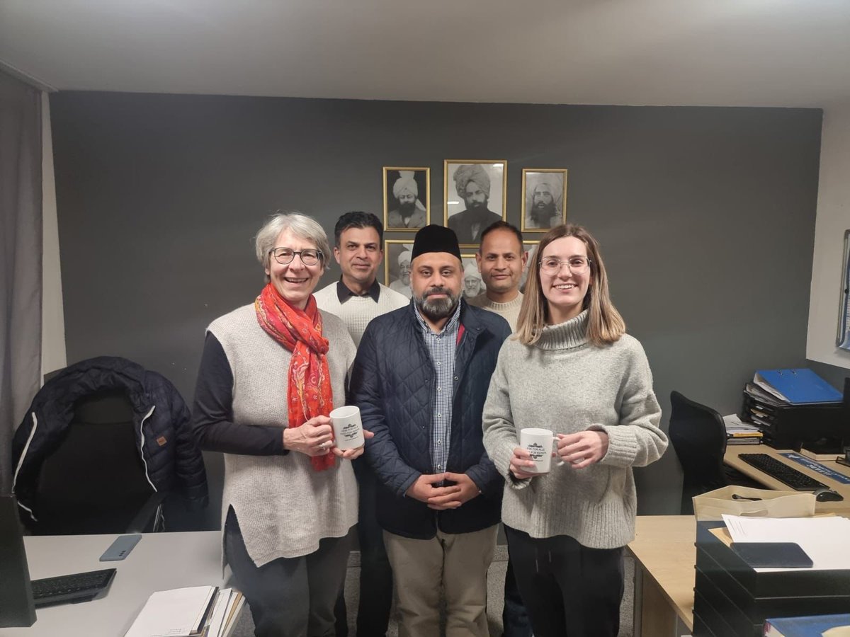 PresseAhmadiyya's tweet photo. Imam &amp; Theologe der @ahmadiyyade, @ShadAdeel, sowie Mitglieder der @AMJ_Mannheim haben Vertreter der Grünen, die Staatssekretärin @ElkeZimmerMdLBW, die Landtagsabgeordnete Frau Dr. Susanne Aschhoff und die Bundestagskandidatin @NinaWellenreut1 ), zu einem Austausch empfangen https://t.co/kAjO9zJobY