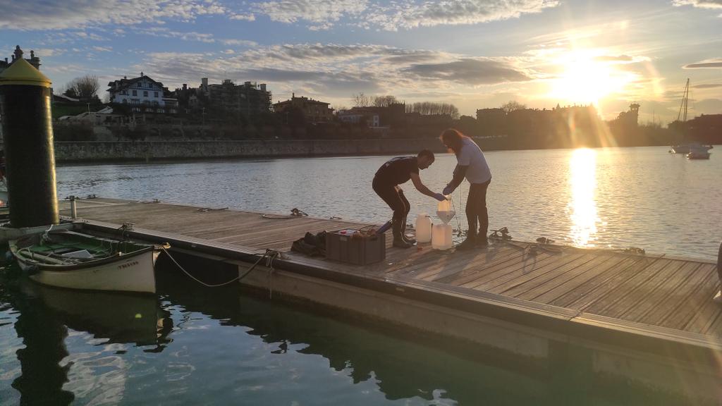 PiE-UPV/EHU (@pie_upvehu) on Twitter photo #Sampling
#Water
#Bimonthly
#EMOBON
#Getxo
<a href="/upvehu/">UPV/EHU</a> <a href="/ztf_fct/">ZTF-FCT</a>
<a href="/EMBRC_EU/">EMBRC (European Marine Biological Resource Centre)</a> <a href="/embrc_spain/">EMBRC-Spain</a> #Sampling
#Water
#Bimonthly
#EMOBON
#Getxo
<a href="/upvehu/">UPV/EHU</a> <a href="/ztf_fct/">ZTF-FCT</a>
<a href="/EMBRC_EU/">EMBRC (European Marine Biological Resource Centre)</a> <a href="/embrc_spain/">EMBRC-Spain</a>