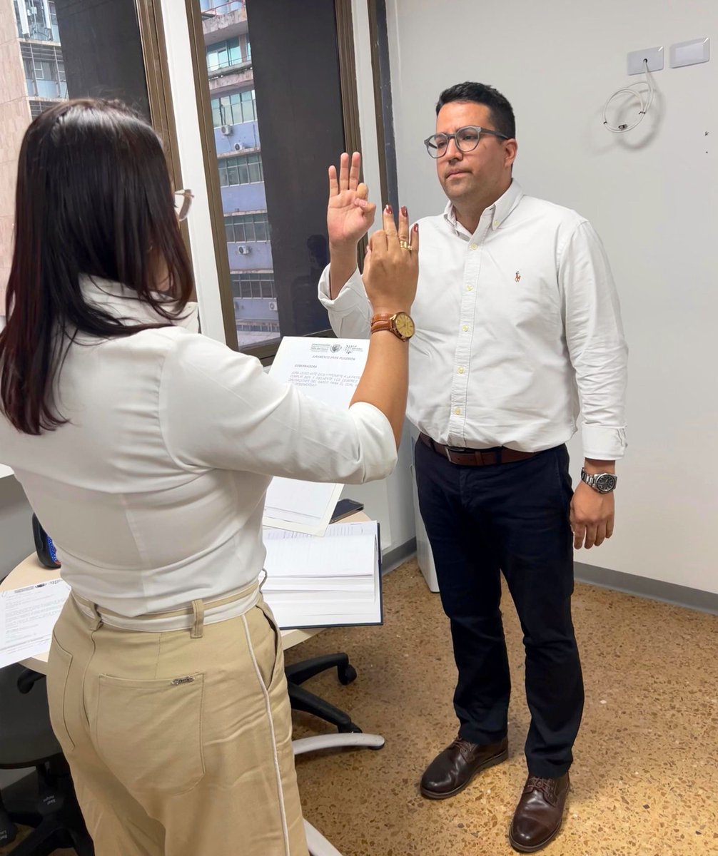 GuilleLondono's tweet photo. Desde hoy asumo el reto como Subsecretario de Gestión en Convivencia y Seguridad Ciudadana del Valle del Cauca. Agradezco a la Gobernadora @DilianFrancisca su confianza para fortalecer la gestión territorial de la seguridad junto a los alcaldes, nuestra #FuerzaPública y la ciudadanía. @ValleSeguridad @GobValle