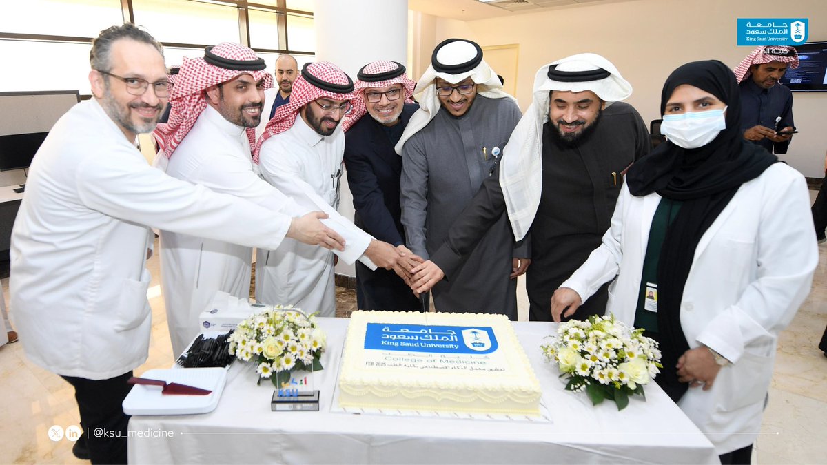 شهدت #كلية_الطب يوم الثلاثاء الموافق 18 فبراير 2025م حفل تدشين معمل الذكاء الاصطناعي بالكلية وذلك برعاية سعادة عميد الكلية د. بندر الجفن، وبحضور مدير مكتب الذكاء الاصطناعي بجامعة الملك سعود د. محمد الزيد وسط حضور وكلاء وقيادات الكلية ورؤساء الأقسام والطلاب. 
تساهم هذه المبادرة في