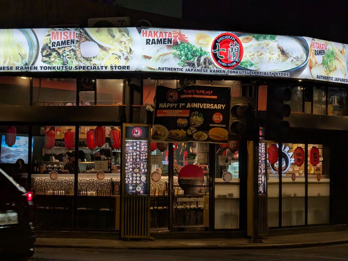 ytrain_4036's tweet photo. Davaoにてどっかで見覚えがあるラーメン店見つけた。 https://t.co/Fm2dXE6gh1