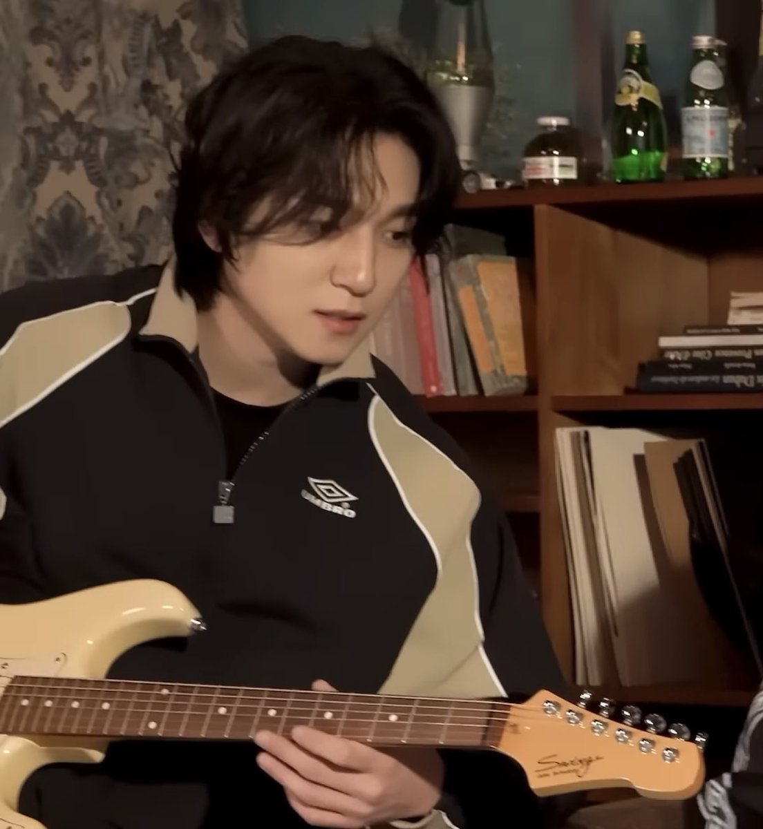 이야 진짜 작정했네 << 라는 말만 나옴
어쩜 저렇게 생길 수가 있는 거임
누가 빚어놓은 거임
남자 중의 남자로 보여